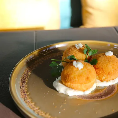 Doanesia Premium & ホテル Mezez