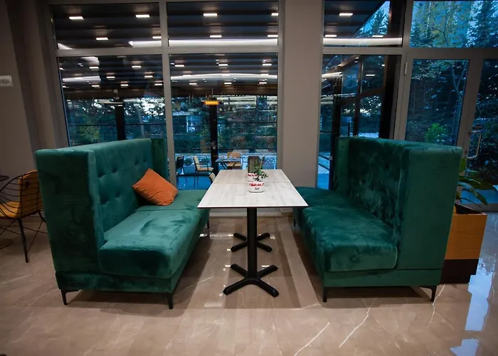 Doanesia Premium & فندق