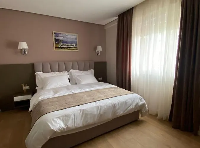 فندق Doanesia Premium & 4*