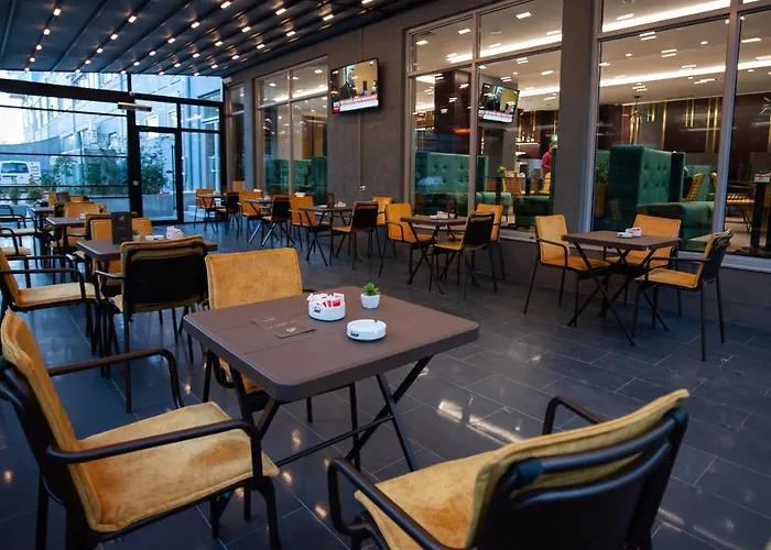 Hotel Doanesia Premium & Mezez